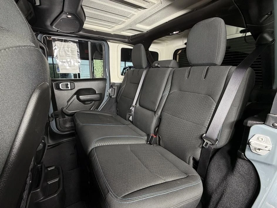 2025 Jeep JL Wrangler - Image 17 of 30
