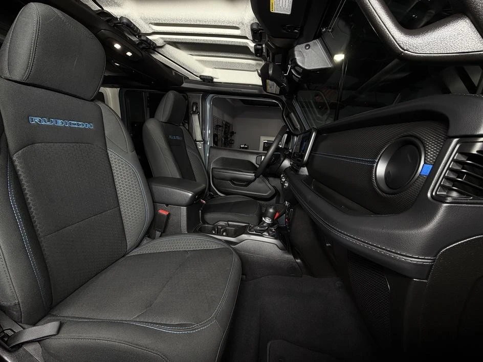 2025 Jeep JL Wrangler - Image 18 of 30