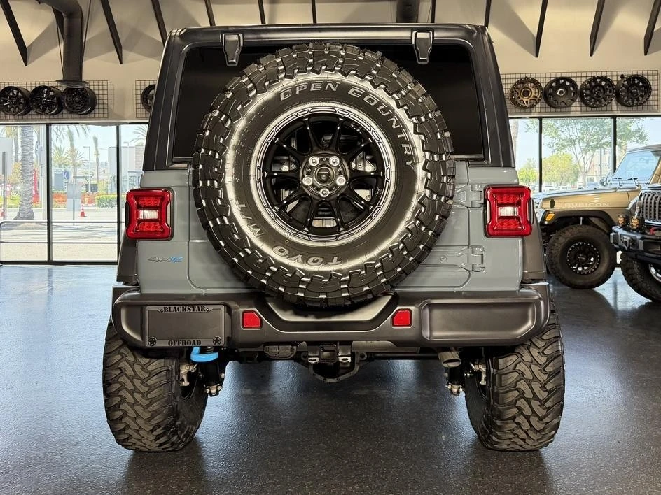 2025 Jeep JL Wrangler - Image 11 of 30