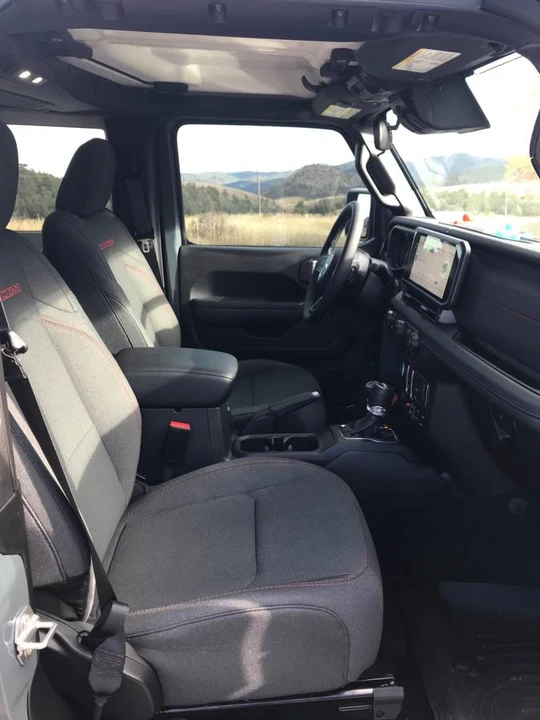 2025 Jeep JL Wrangler - Image 9 of 10