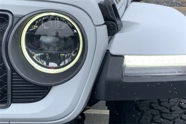 2025 Jeep JL Wrangler - Image 10 of 12