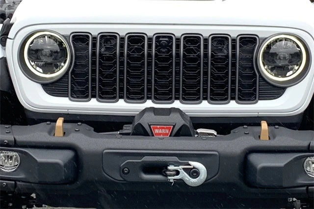 2025 Jeep JL Wrangler - Image 9 of 12