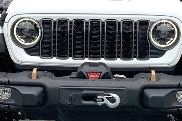 2025 Jeep JL Wrangler - Image 9 of 12