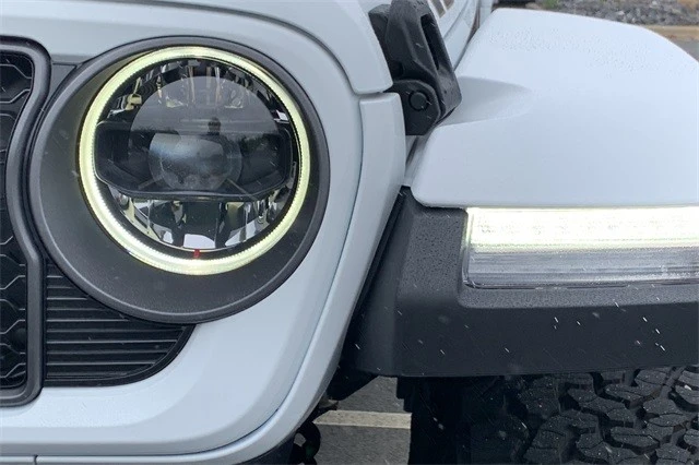 2025 Jeep JL Wrangler - Image 10 of 12