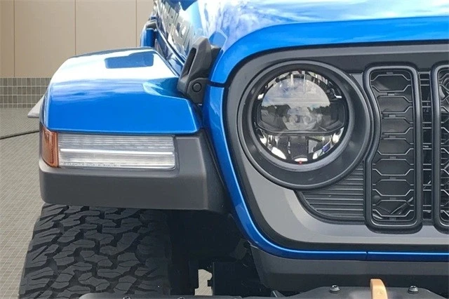 2025 Jeep JL Wrangler - Image 10 of 12
