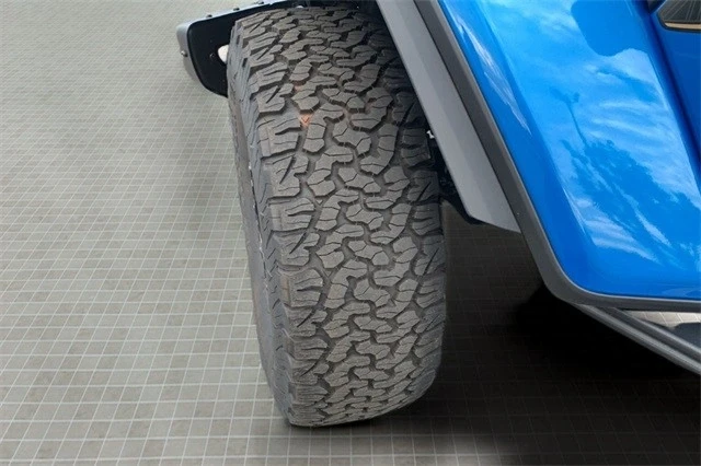 2025 Jeep JL Wrangler - Image 11 of 12