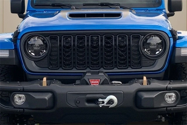 2025 Jeep JL Wrangler - Image 9 of 12