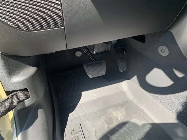 2025 Jeep JL Wrangler - Image 17 of 21