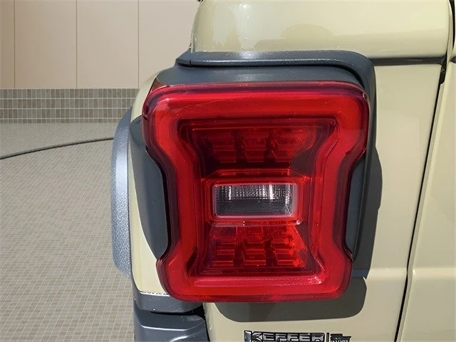 2025 Jeep JL Wrangler - Image 13 of 21