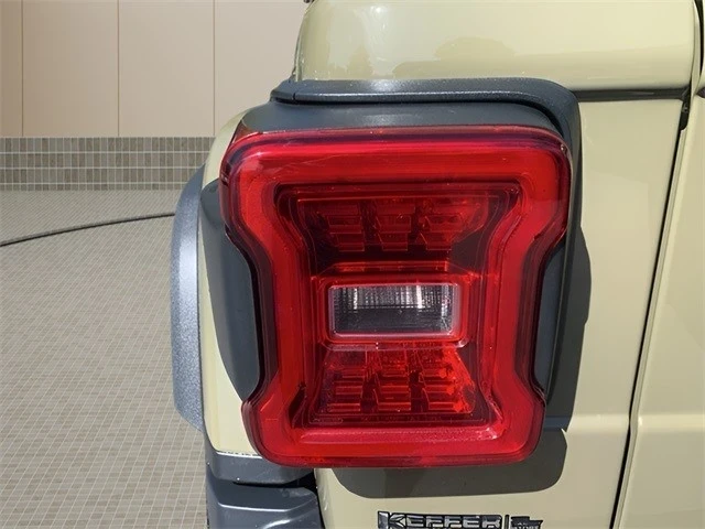 2025 Jeep JL Wrangler - Image 13 of 21