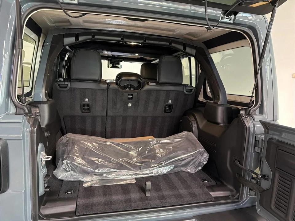 2025 Jeep - Image 26 of 31