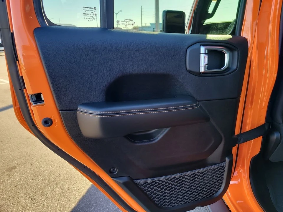 2025 Jeep JL Wrangler - Image 9 of 12