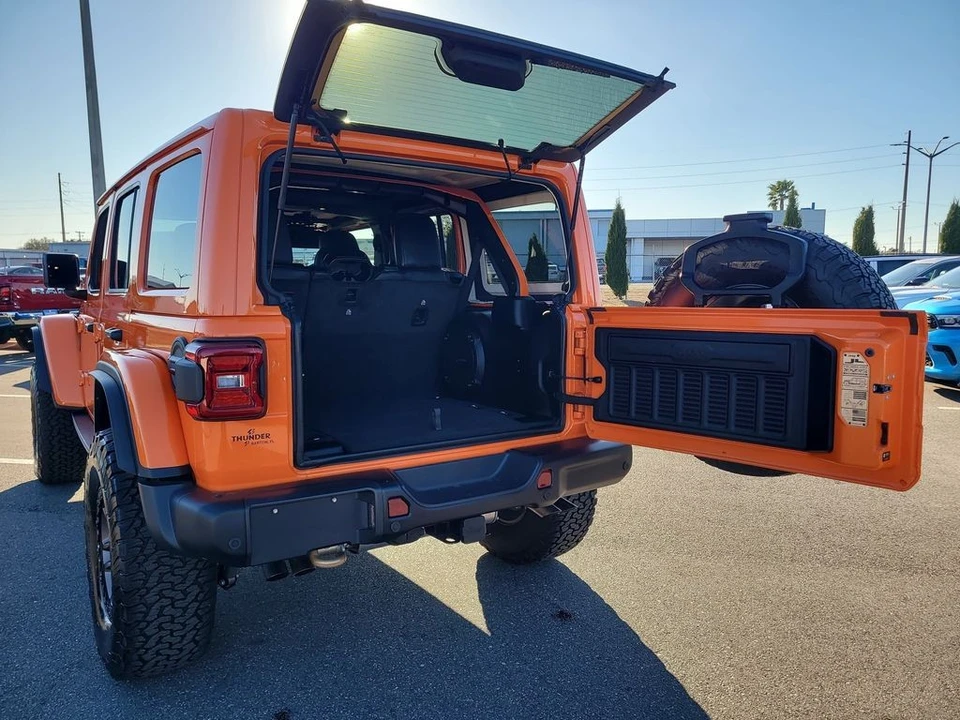 2025 Jeep JL Wrangler - Image 8 of 12
