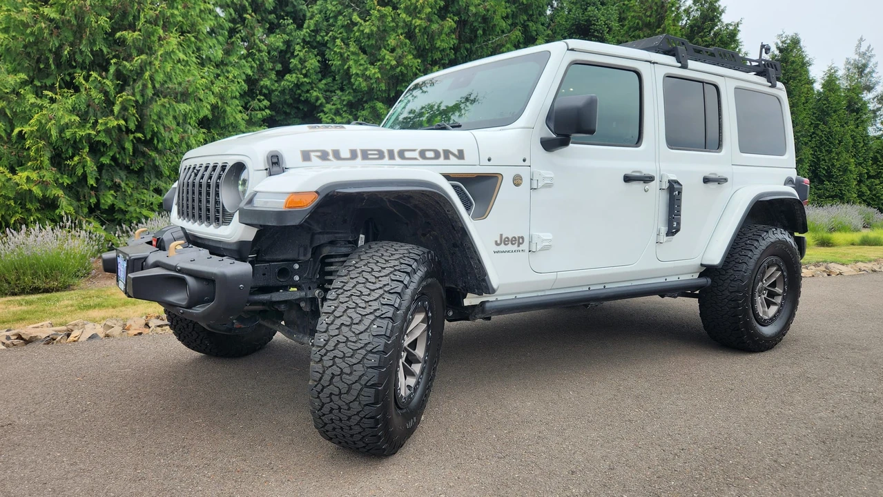 2025 Jeep JL Wrangler - Image 9 of 31