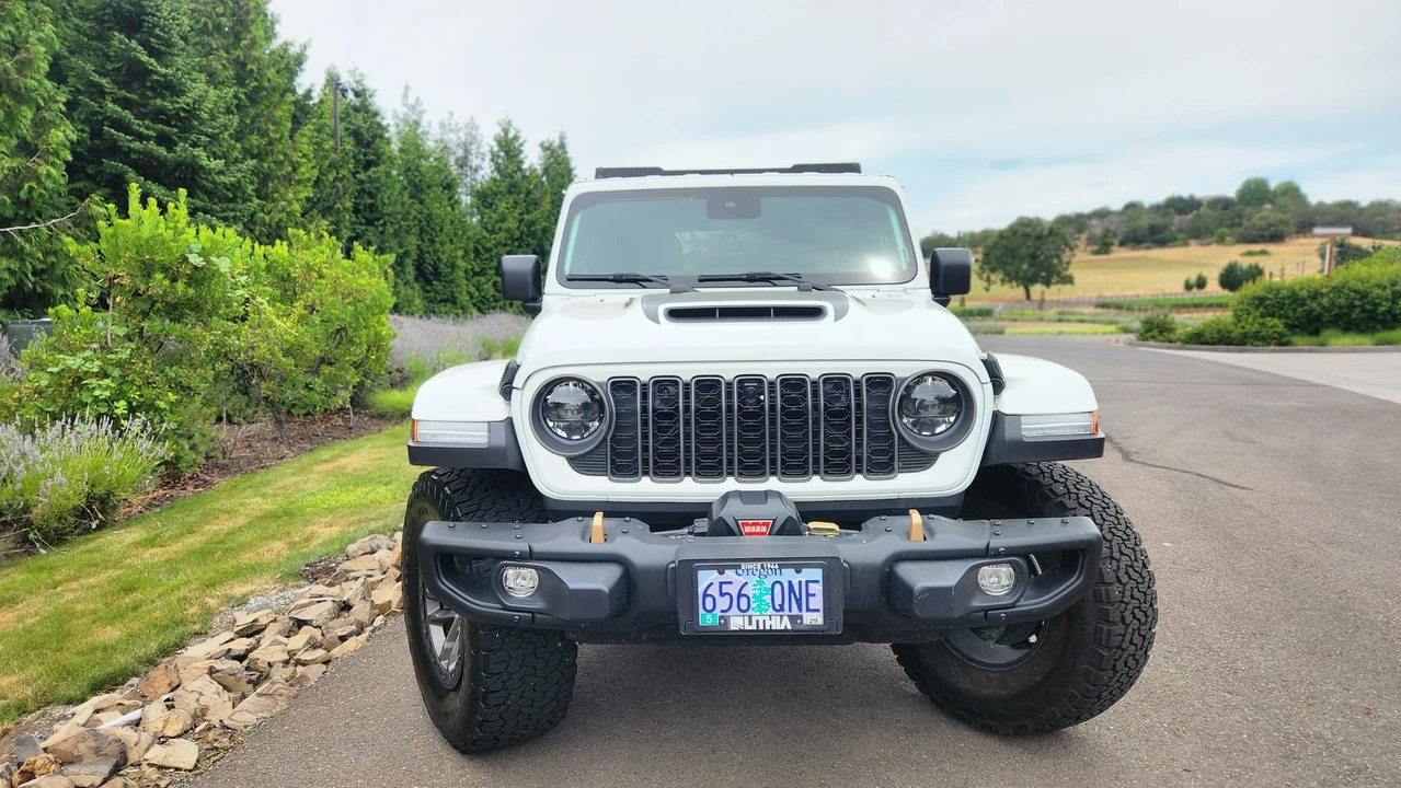 2025 Jeep JL Wrangler - Image 7 of 31