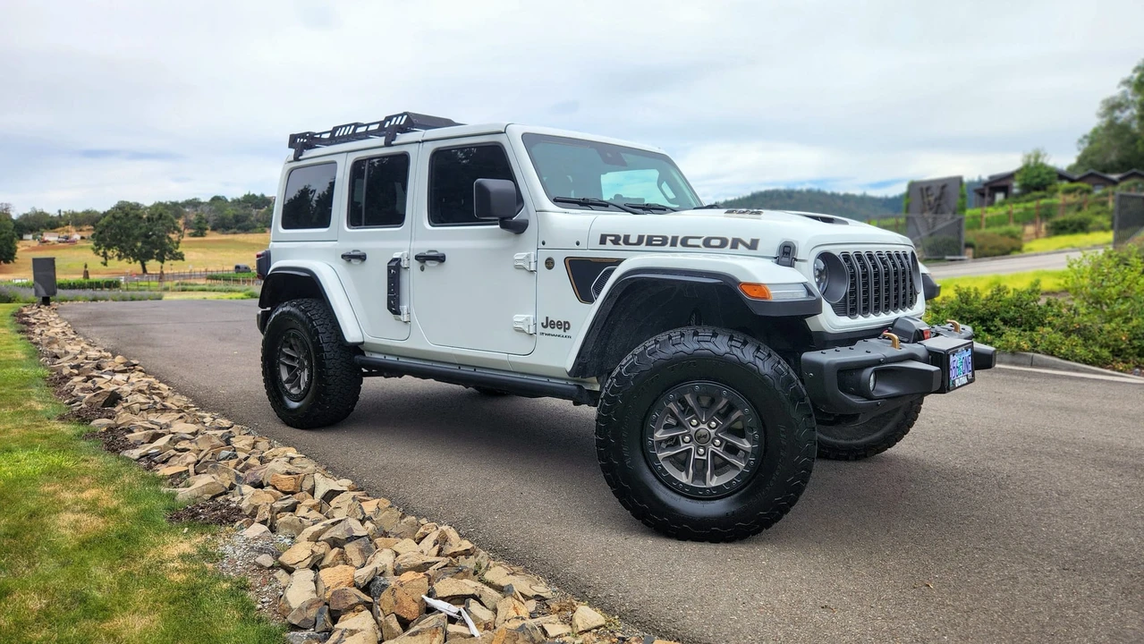 2025 Jeep JL Wrangler - Image 4 of 31
