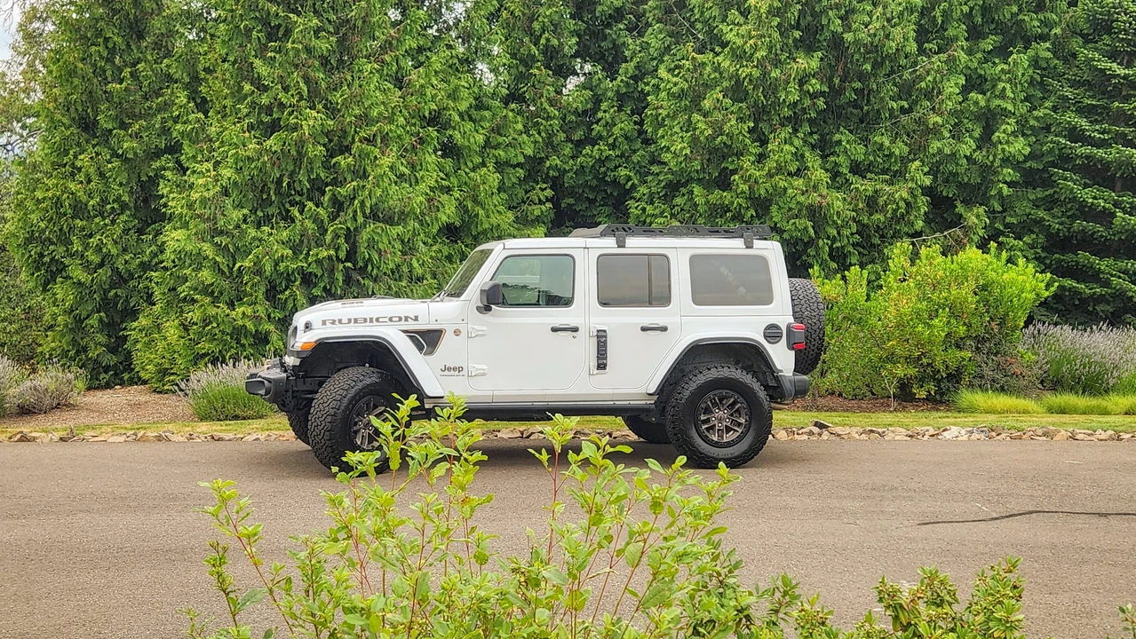 2025 Jeep JL Wrangler - Image 15 of 31