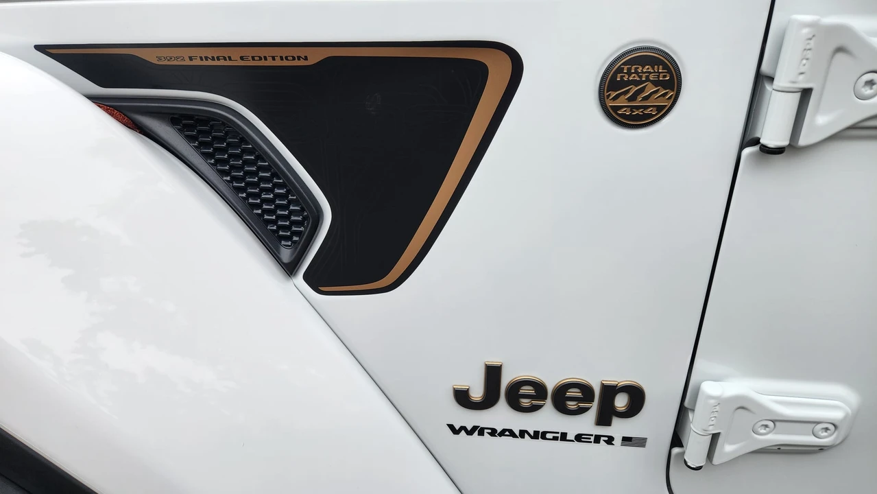 2025 Jeep JL Wrangler - Image 29 of 31