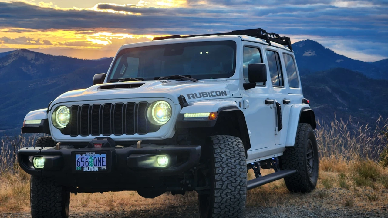 2025 Jeep JL Wrangler - Image 10 of 31