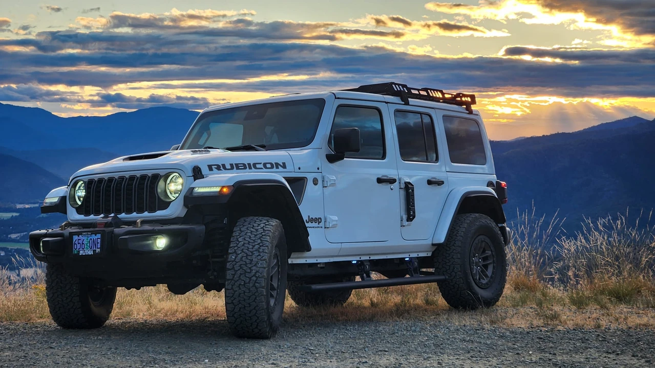 2025 Jeep JL Wrangler - Image 11 of 31