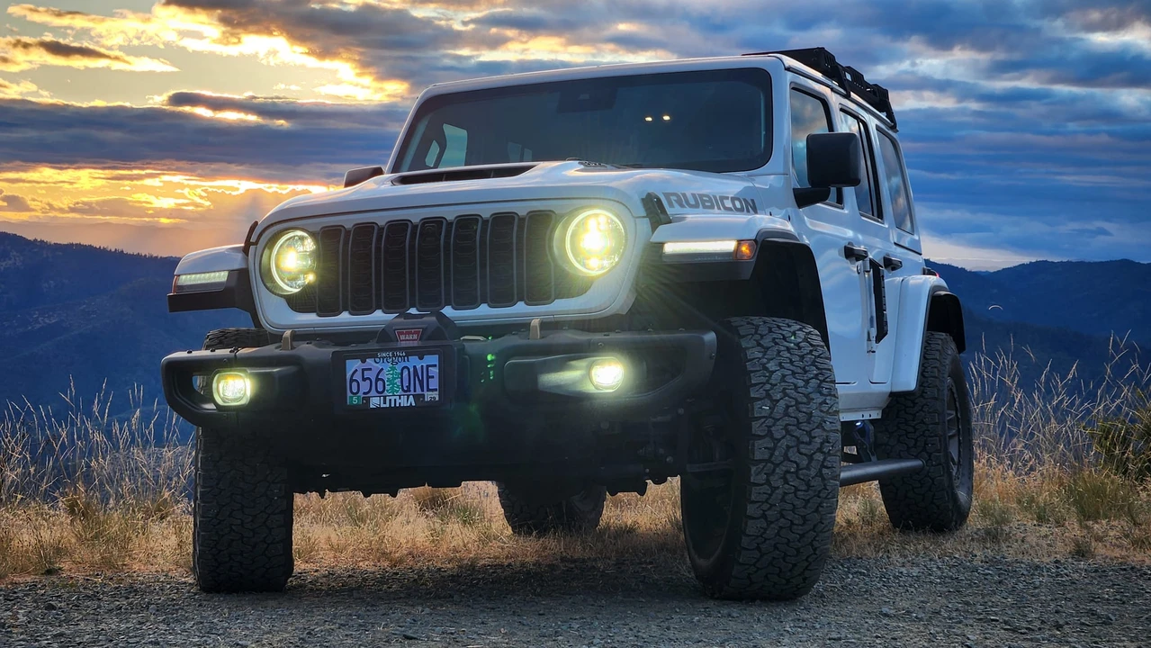 2025 Jeep JL Wrangler - Image 12 of 31