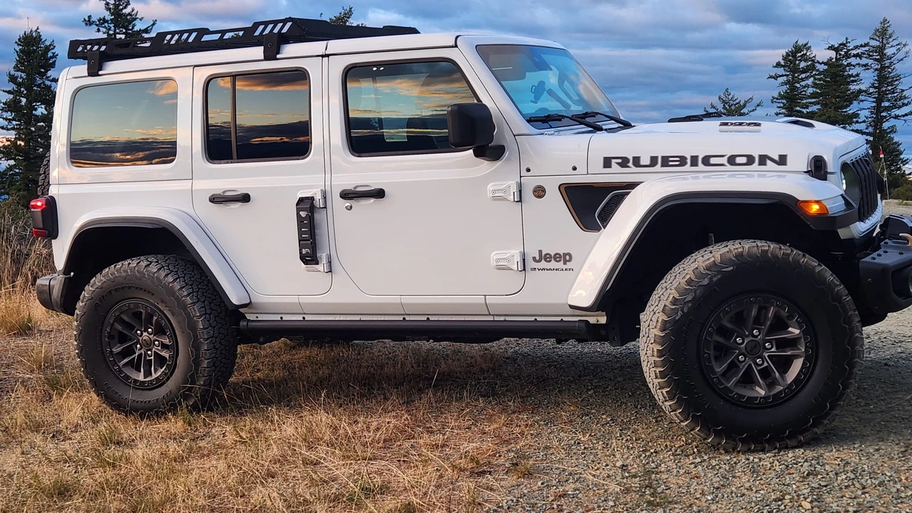 2025 Jeep JL Wrangler - Image 22 of 31