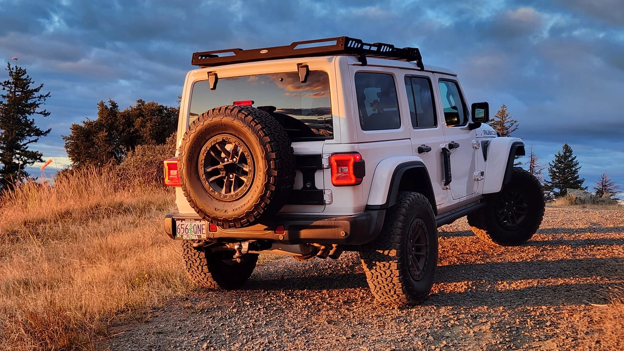 2025 Jeep JL Wrangler - Image 20 of 31