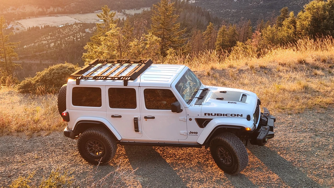 2025 Jeep JL Wrangler - Image 21 of 31