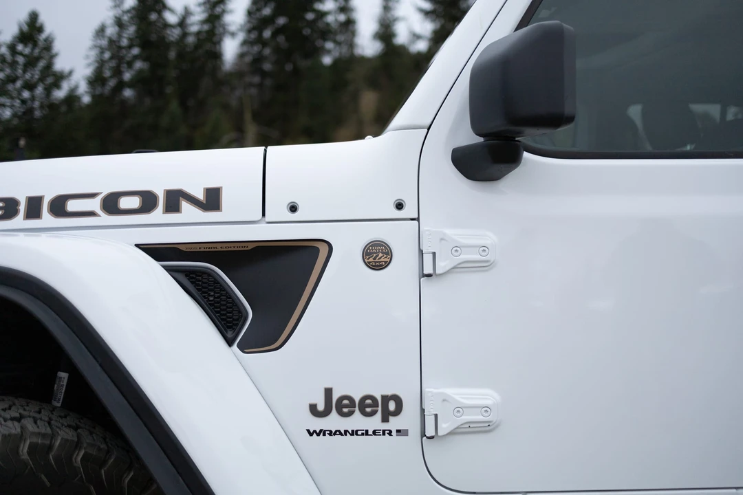 2025 Jeep JL Wrangler - Image 25 of 31