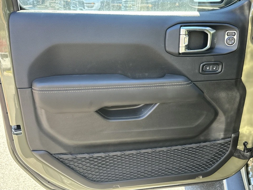 2025 Jeep JL Wrangler - Image 10 of 12