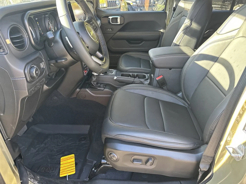 2025 Jeep JL Wrangler - Image 9 of 12