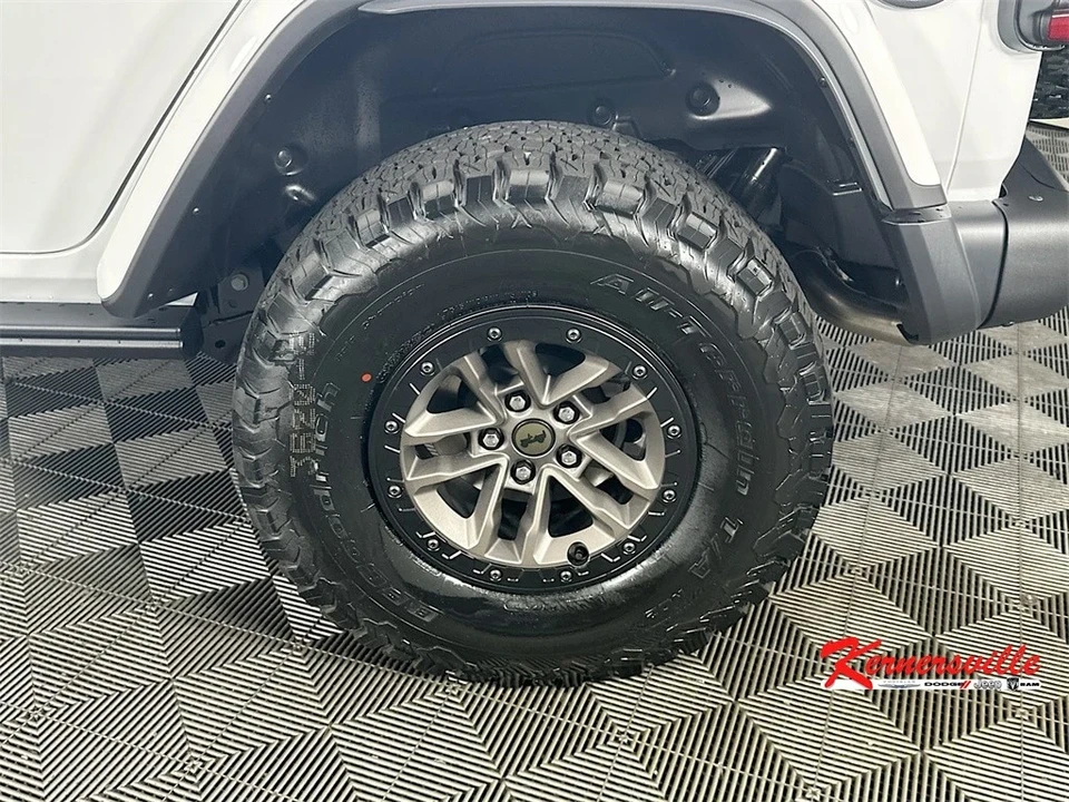 2025 Jeep JL Wrangler - Image 17 of 21