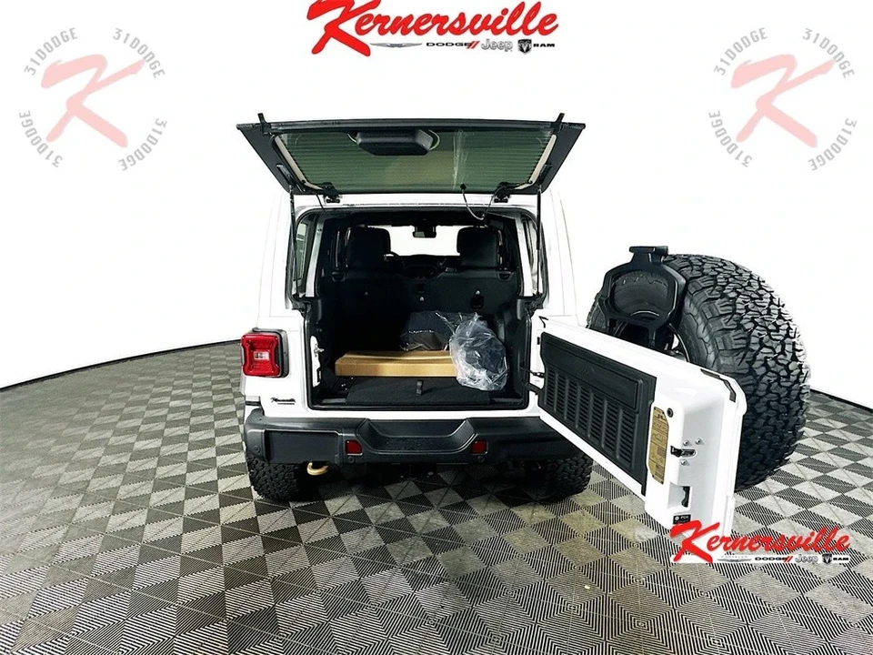 2025 Jeep JL Wrangler - Image 16 of 21