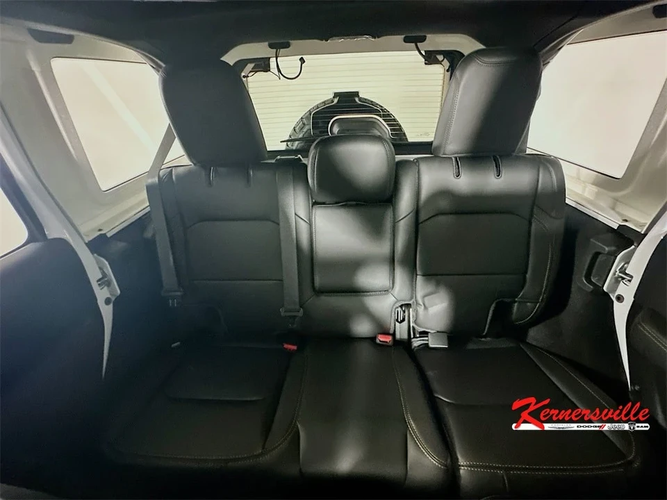 2025 Jeep JL Wrangler - Image 10 of 12