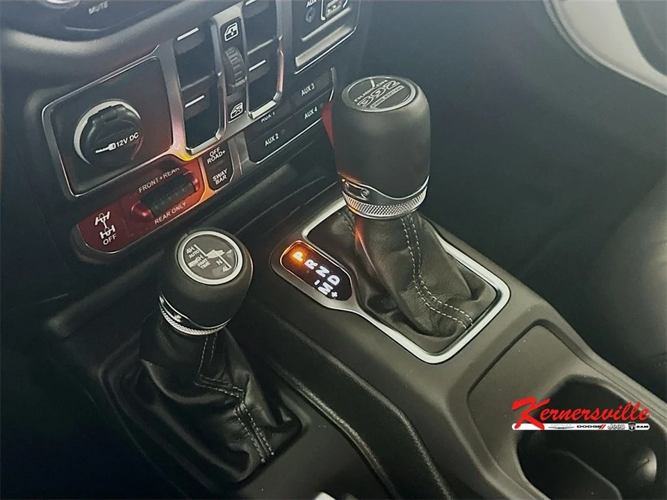 2025 Jeep JL Wrangler - Image 12 of 21