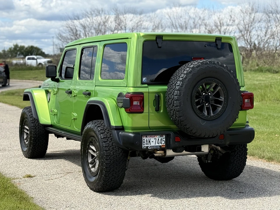 2025 Jeep JL Wrangler - Image 11 of 31