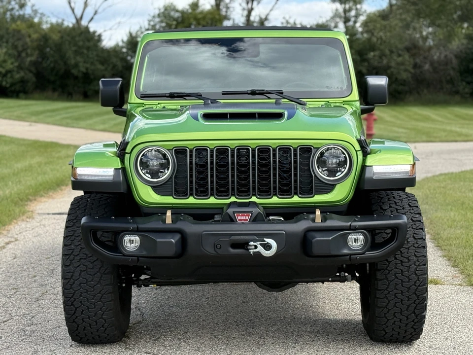 2025 Jeep JL Wrangler - Image 15 of 31