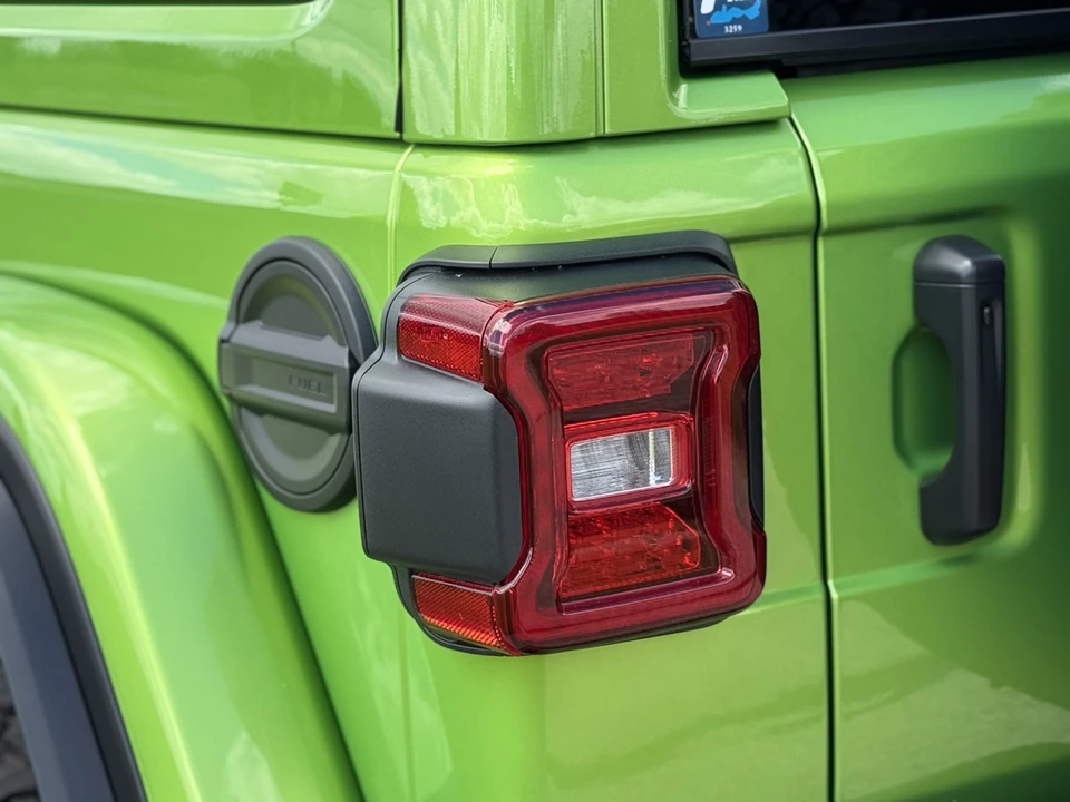 2025 Jeep JL Wrangler - Image 25 of 31