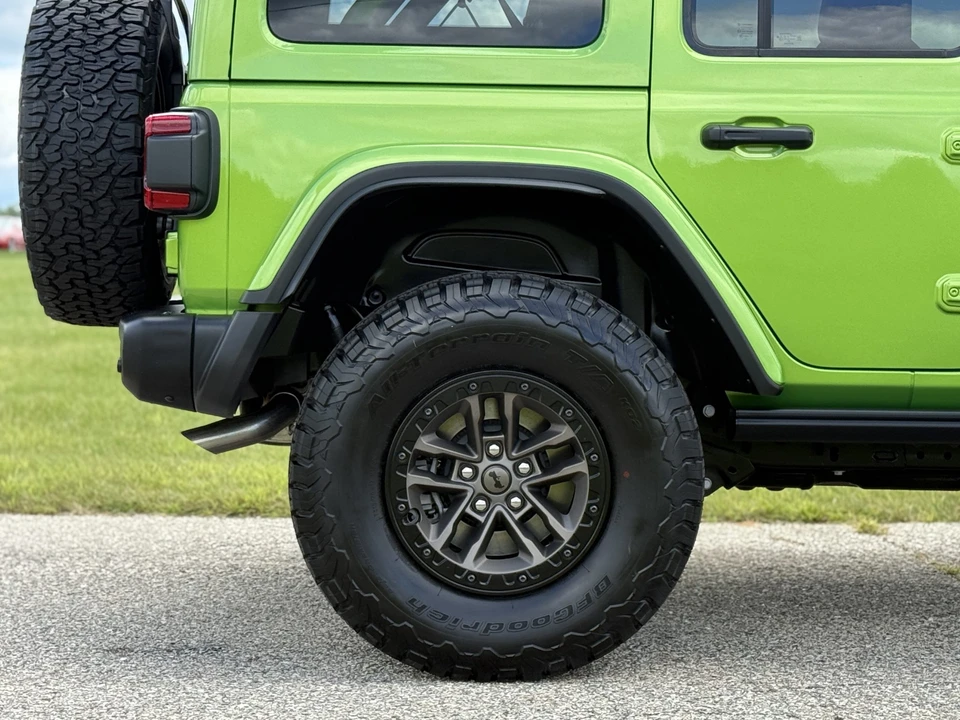 2025 Jeep JL Wrangler - Image 29 of 31