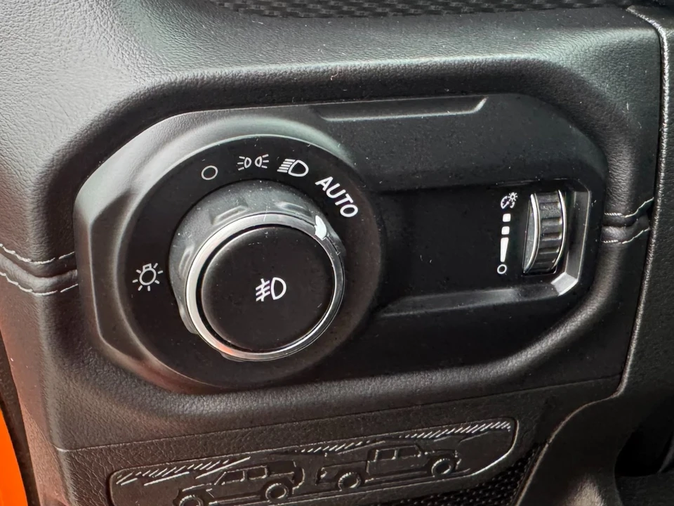 2025 Jeep JL Wrangler - Image 16 of 21