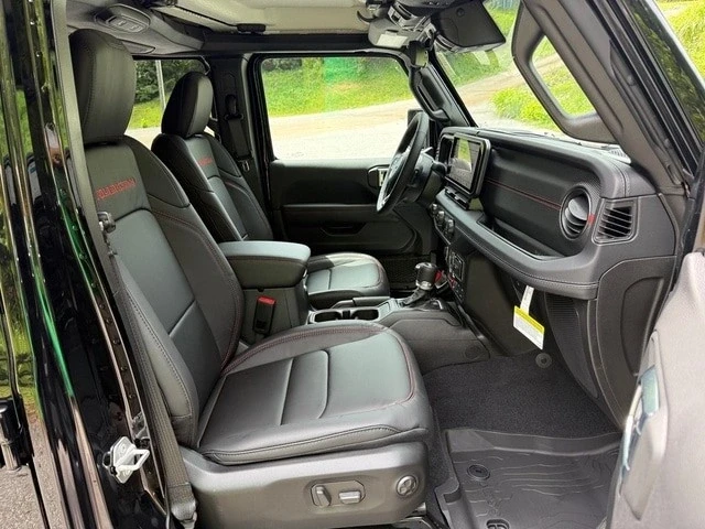 2025 Jeep JL Wrangler - Image 20 of 21