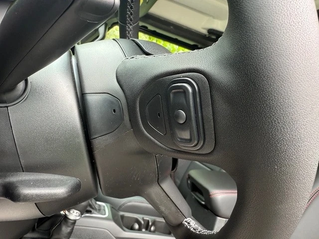 2025 Jeep JL Wrangler - Image 14 of 21