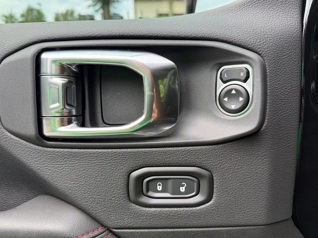 2025 Jeep JL Wrangler - Image 13 of 21