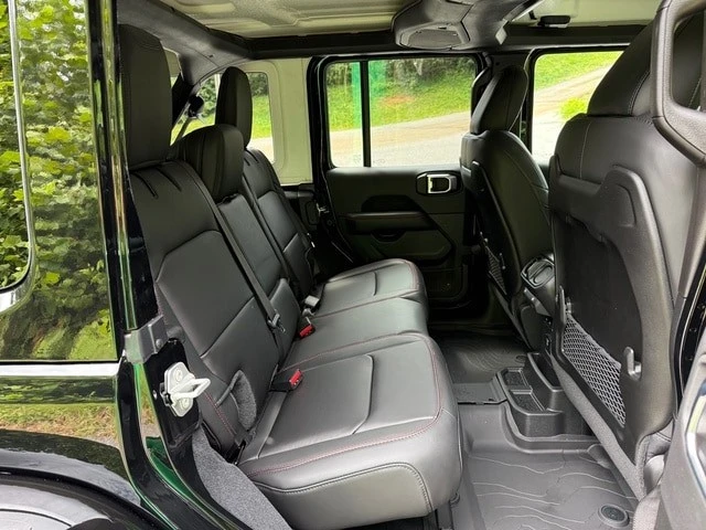 2025 Jeep JL Wrangler - Image 19 of 21