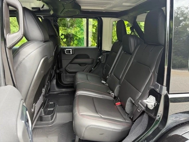 2025 Jeep JL Wrangler - Image 15 of 21