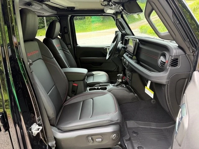 2025 Jeep JL Wrangler - Image 20 of 21