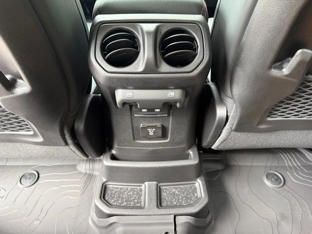 2025 Jeep JL Wrangler - Image 16 of 21