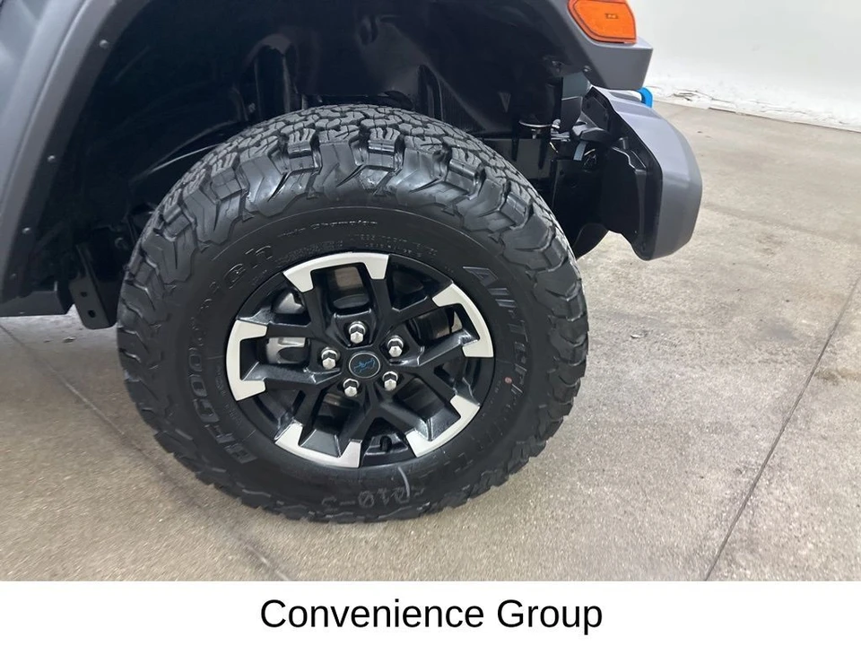 2025 Jeep JL Wrangler - Image 15 of 31