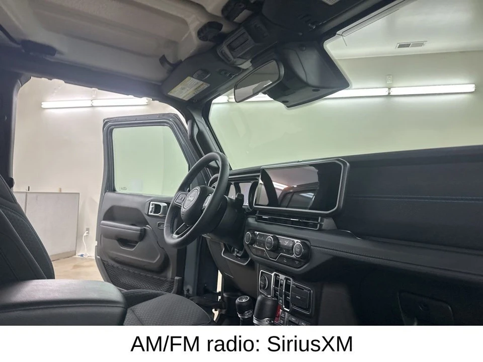 2025 Jeep JL Wrangler - Image 19 of 31