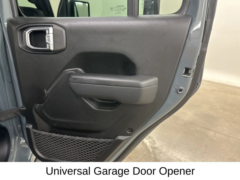 2025 Jeep JL Wrangler - Image 23 of 31